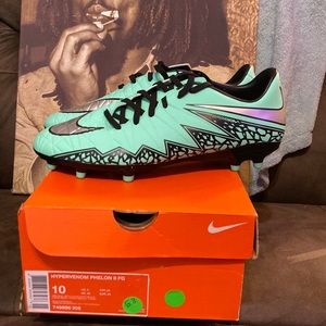 Nike soccer cleats (rare)Hypervenom phelon II SIZE 10 new RARE